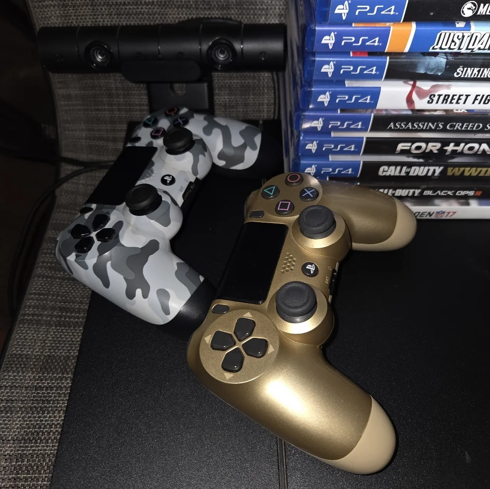 Sony PlayStation 4 Matte 500GB HDD Console, Camera, Controllers, Games Bundle. - Picture 4 of 12
